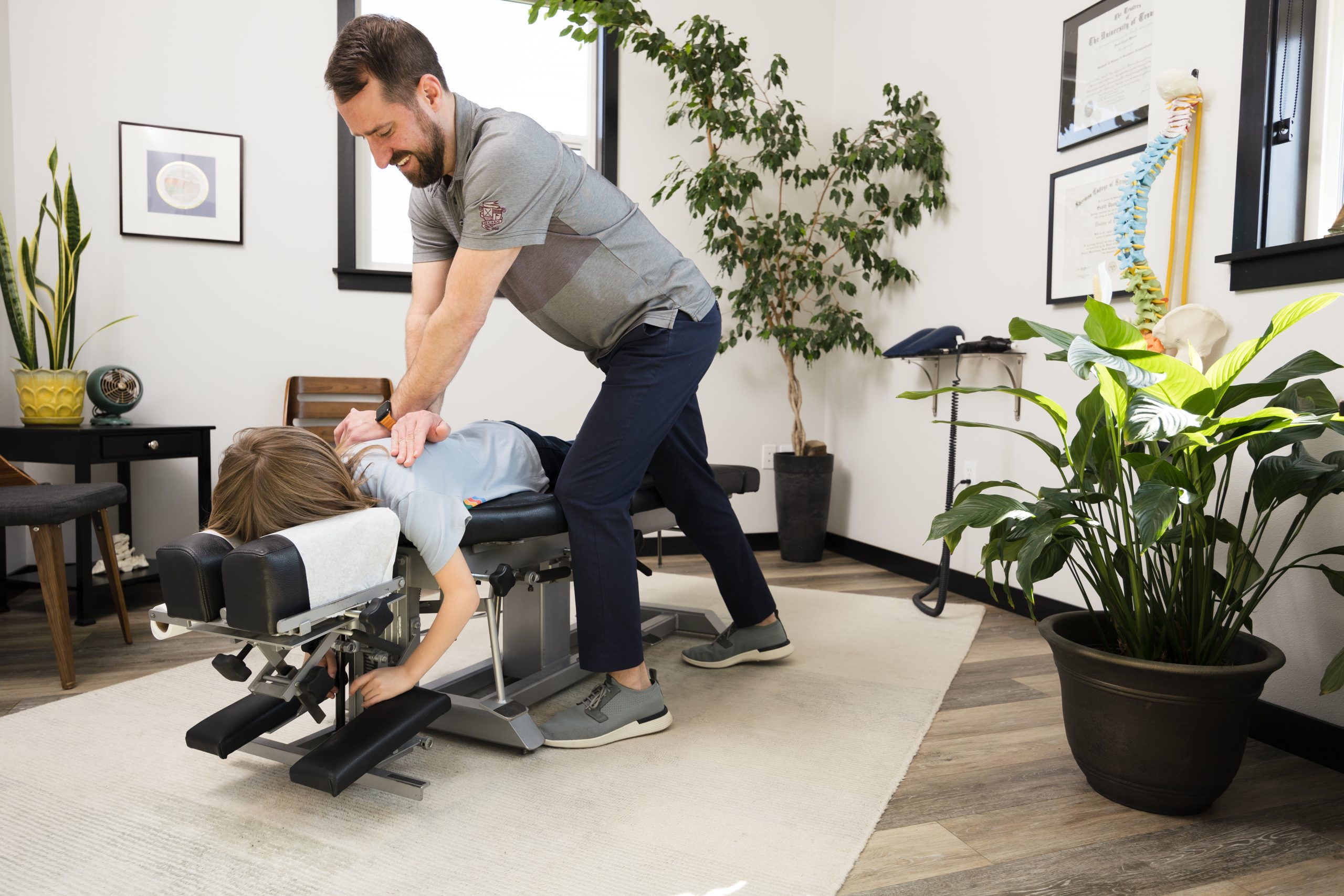 Scott_adjusting_Brooks